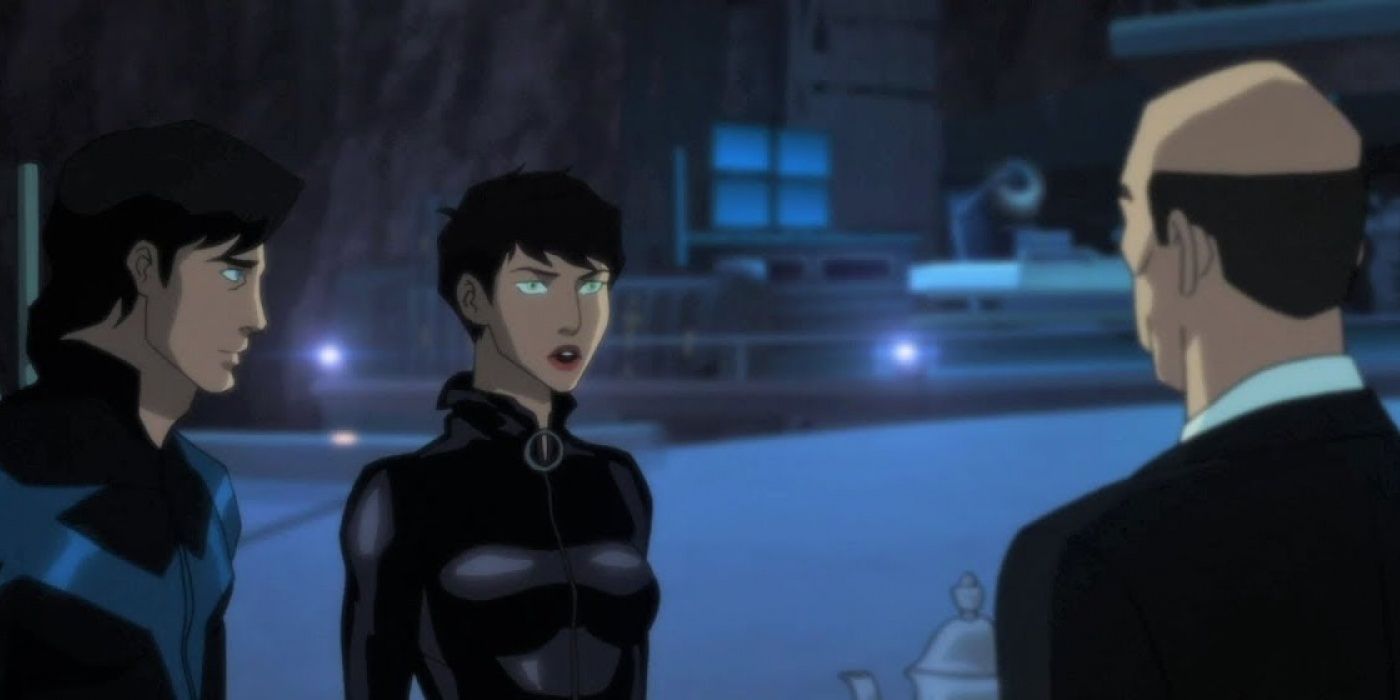 Catwoman talking to Alfred with Nightwing.