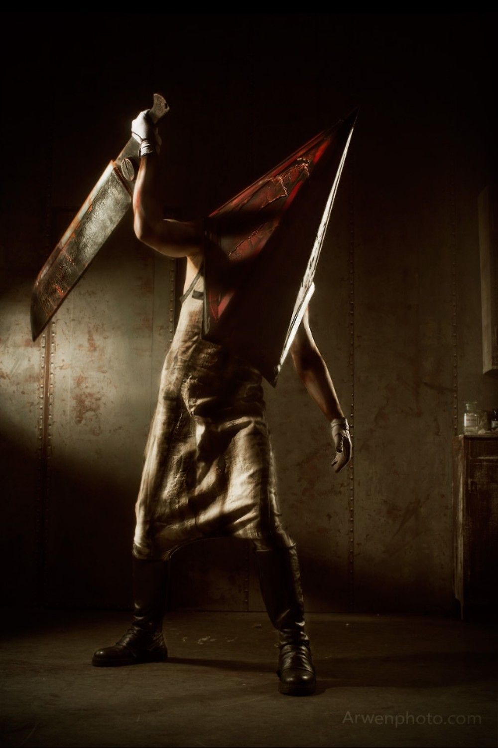 silent-hill-pyramid-head-cosplay - Edited