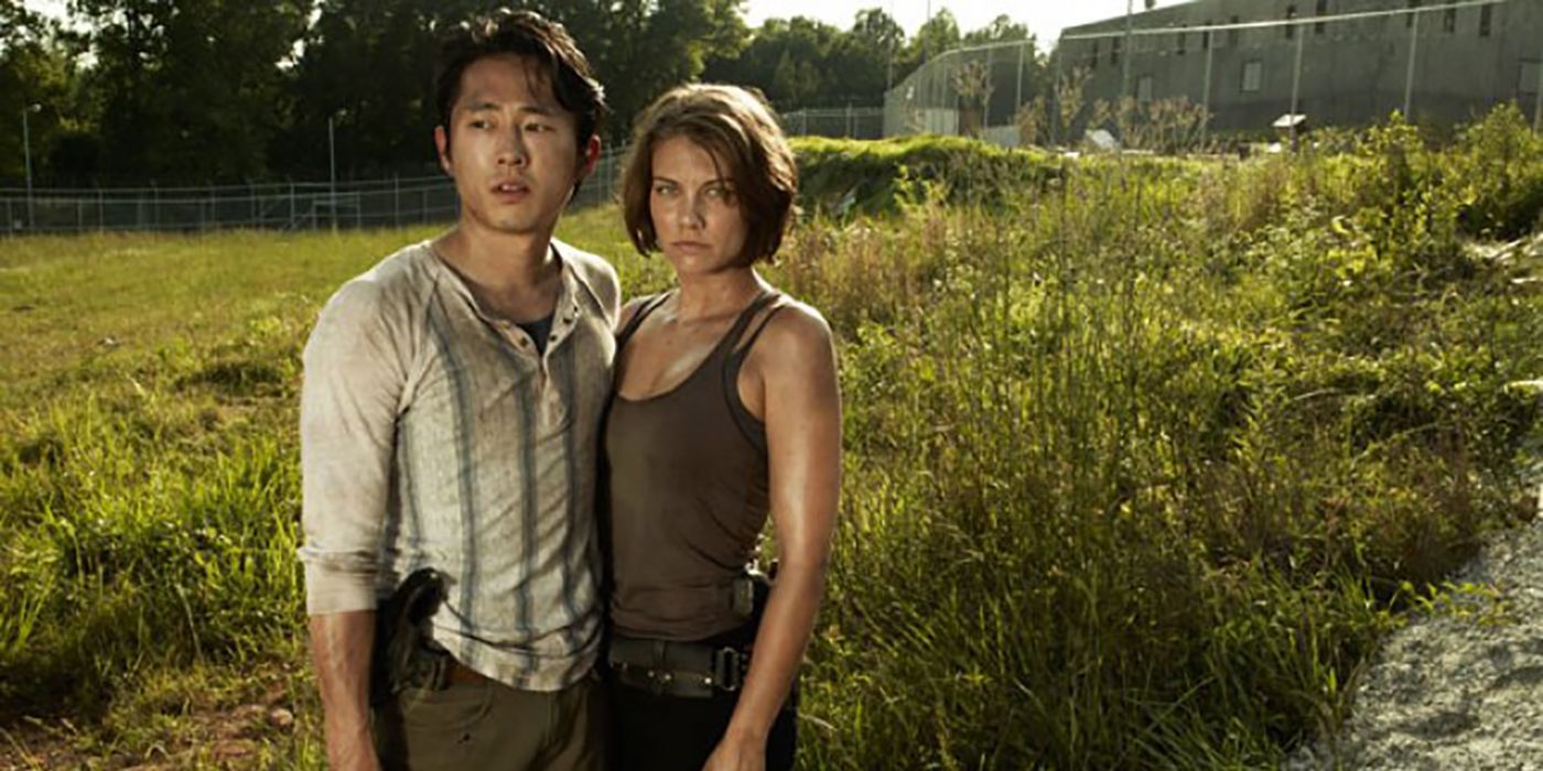 Steven Yeun sebagai Glenn dan Lauren Cohan sebagai Maggie di The Walking Dead.