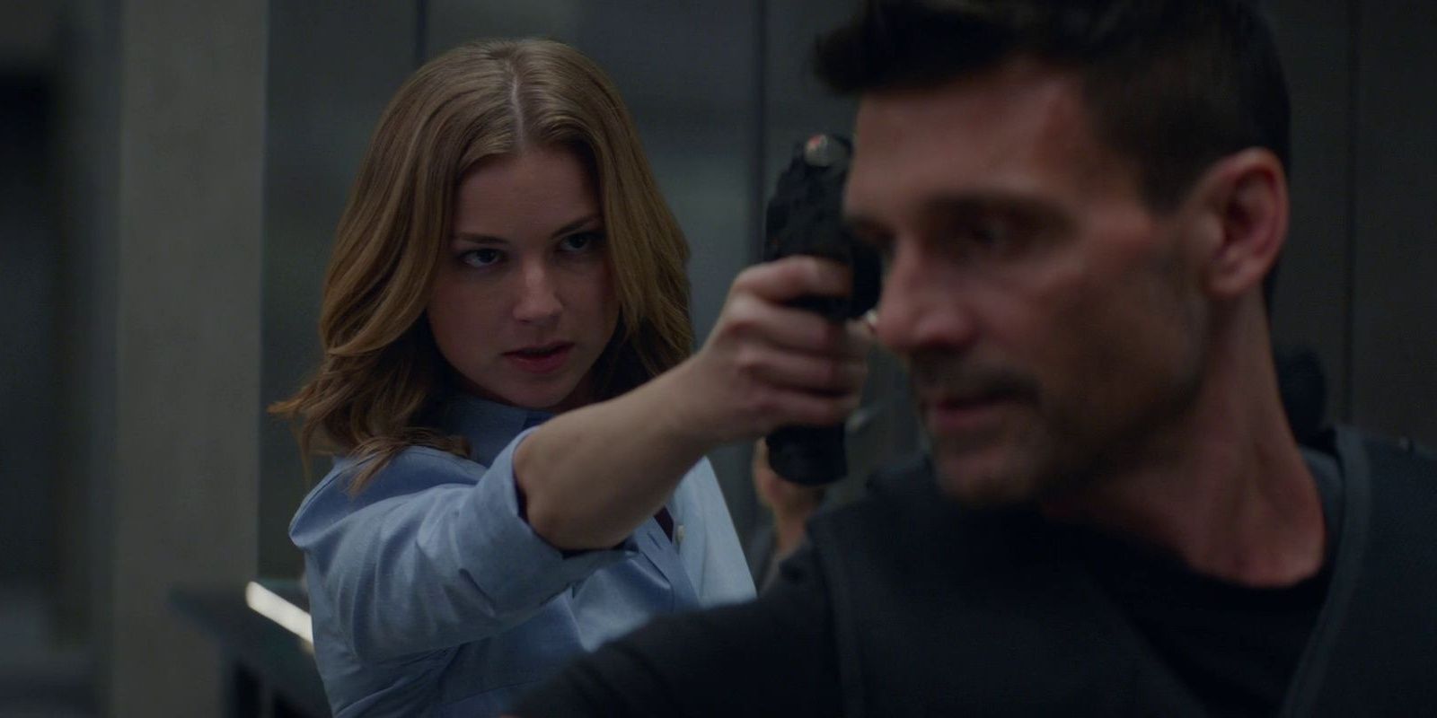Sharon Carter holds a gun to Rumlow's head