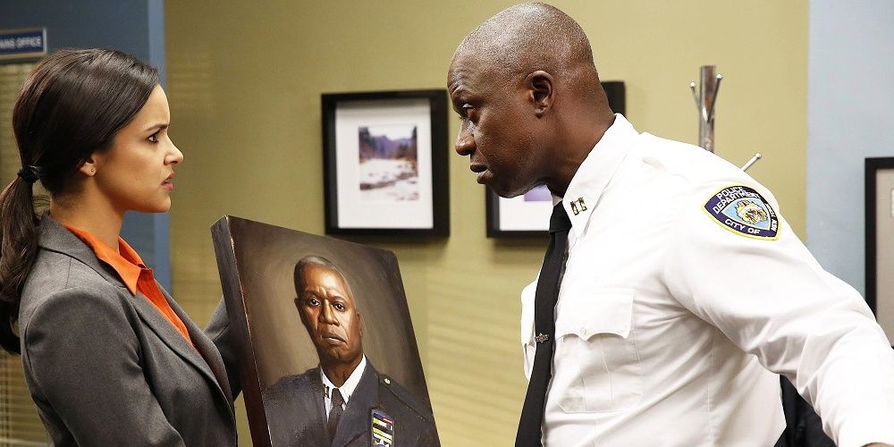 Amy Santiago shows Captain Holt an oil painting of himself