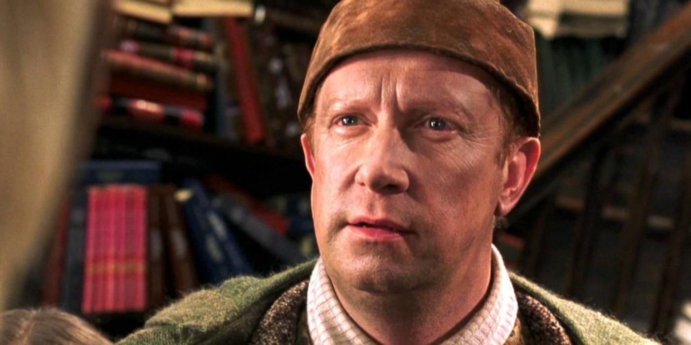Arthur Weasley com cinzas no rosto em Harry Potter e a Câmara Secreta.
