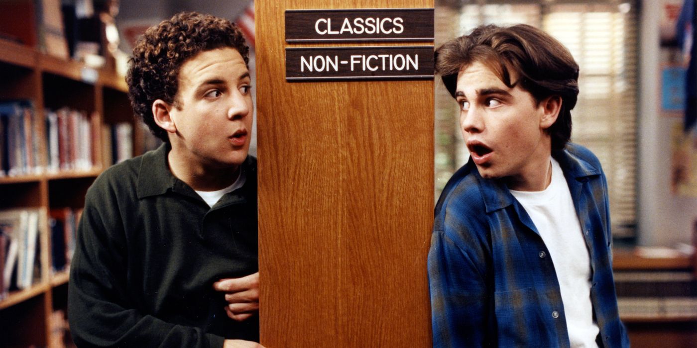 Cory and Shawn hiding in the library in Boy Meets World