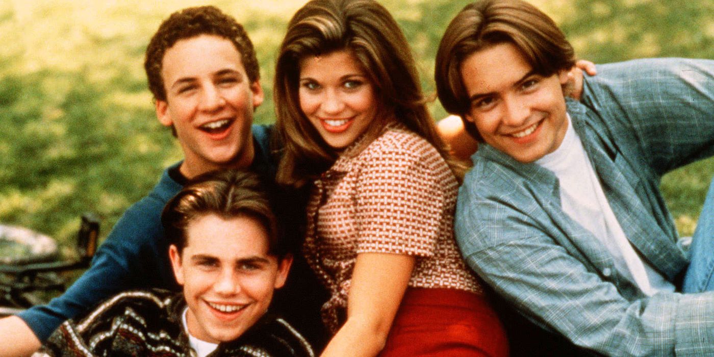 Cast of Boy Meets World smiling for the camera.