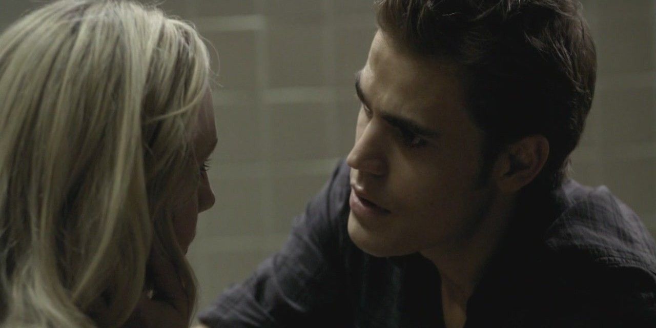 Stefan holding Caroline's face in The Vampire Diaries.