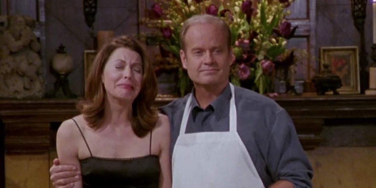 Frasier and Daphne in the kitchen in Frasier