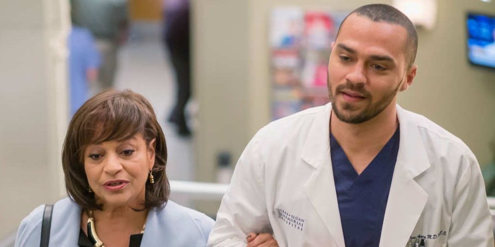Debbie Allen and Jesse Williams in Grey's Anatomy - April gets a restraining order against Jackson
