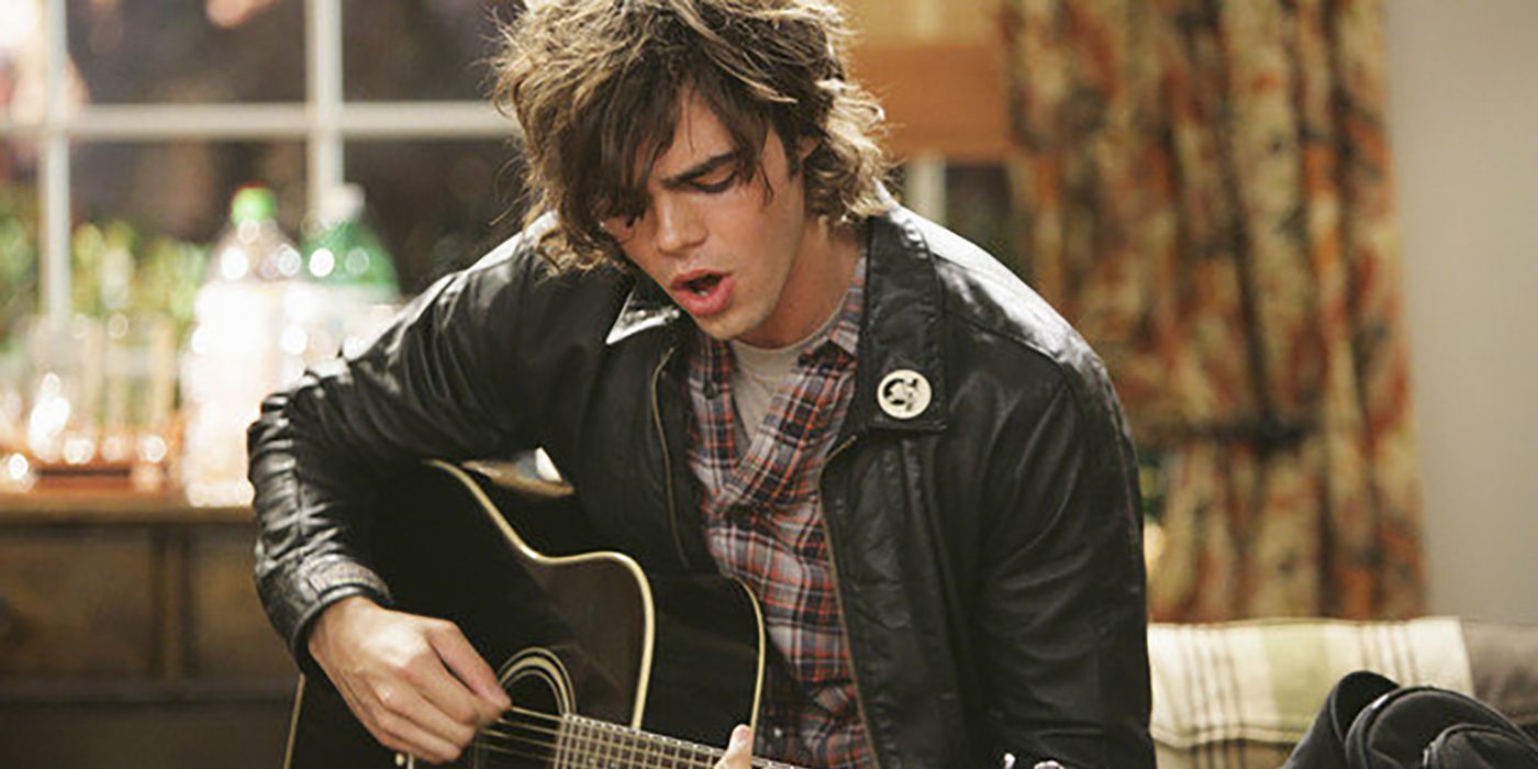 Reid Ewing as Dylan playing the guitar in Modern Family