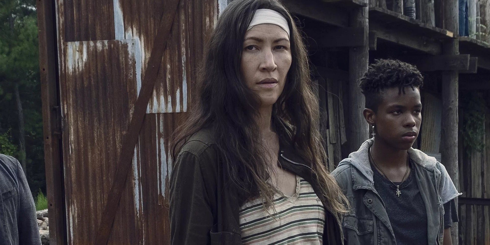 Eleanor Matsuura as Yumiko and Angel Theory as Kelly in The Walking Dead
