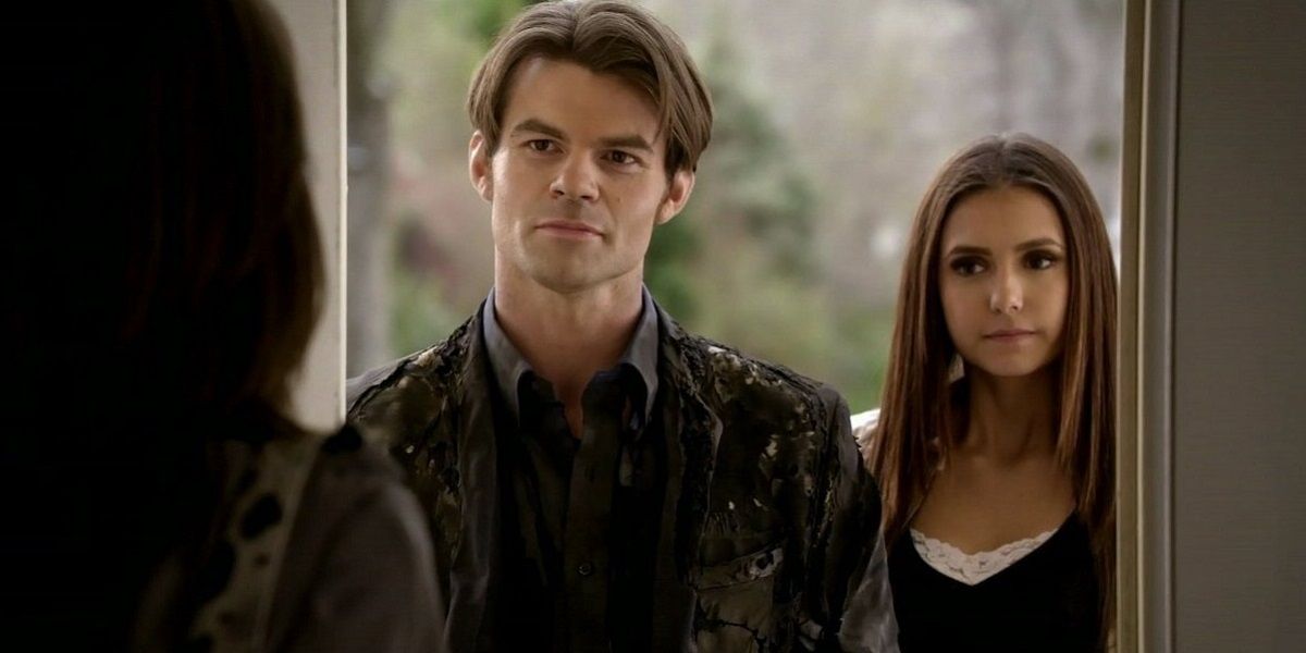 Elijah and Elena at the door in The Vampire Diaries.