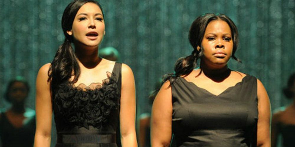 Mercedes and Santana looking sad while performing Rumour Hast It/Someone Like You