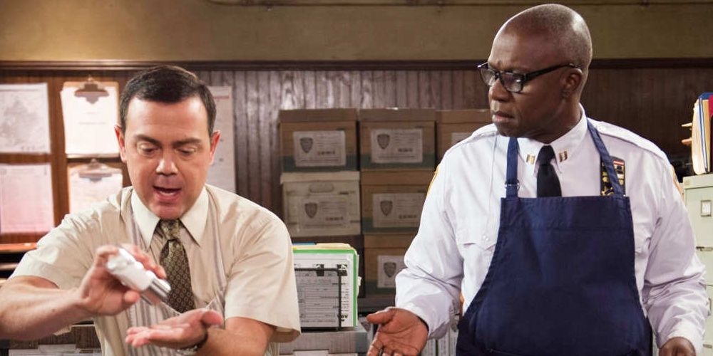 Joe Lo Truglio and Andre Braugher in Brooklyn 99 - For entry Holt cooks breakfast for Kevin