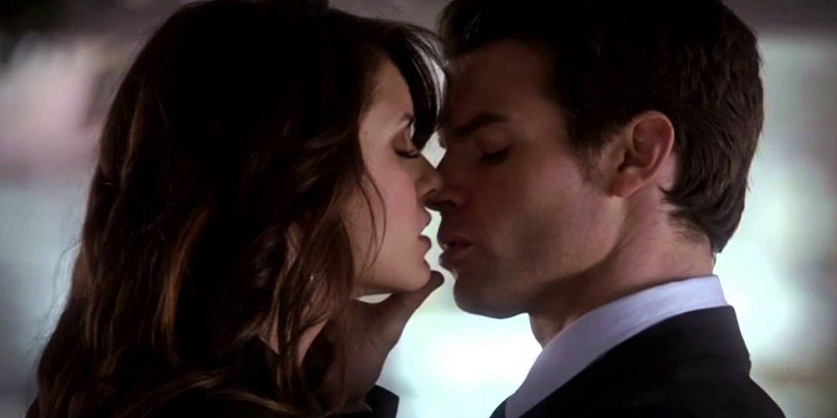 Katherine and Elijah kissing on The Vampire Diaries