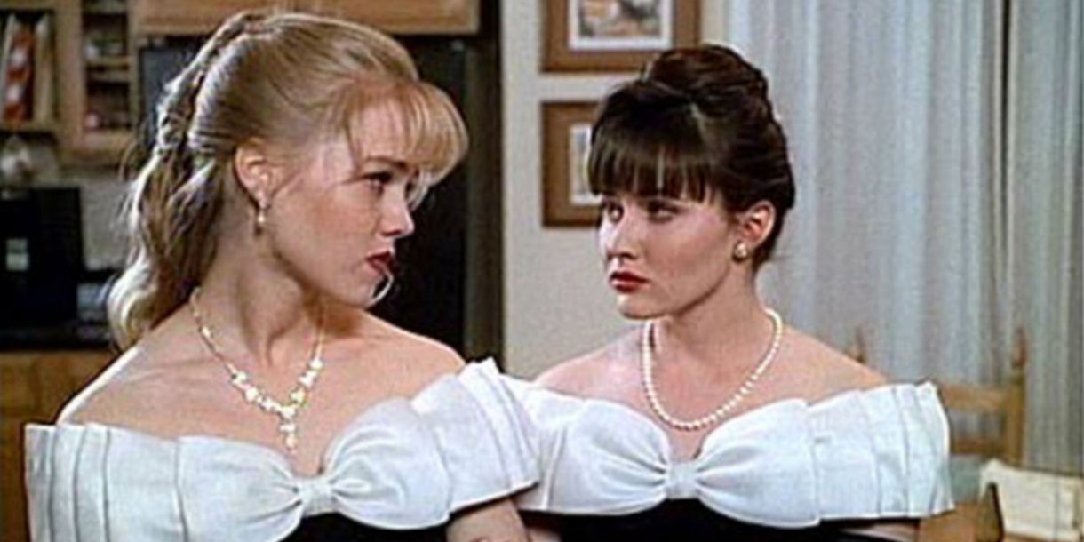 Kelly And Brenda dressed like twins In Beverly Hills 90210