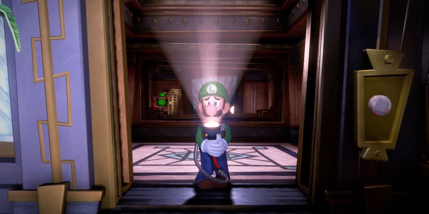 Luigi holding a flashlight in Luigi&rsquo;s mansion 3