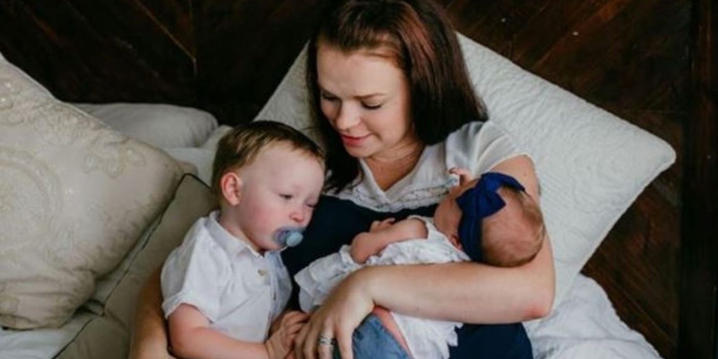 Madison Brown Brush Sister Wives cuddling with her children