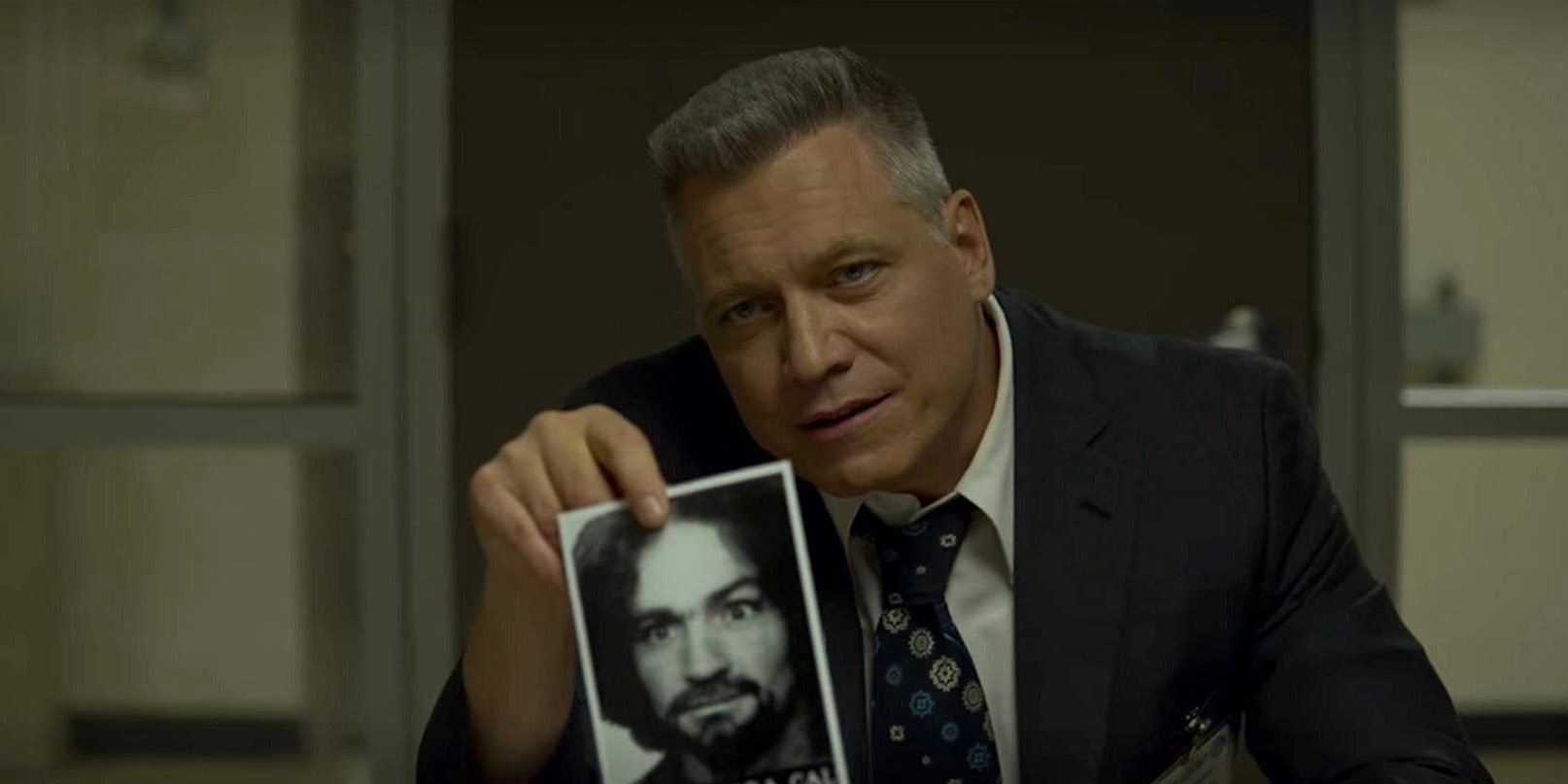 Tench holding a picture of Charles Manson in Mindhunter season 2