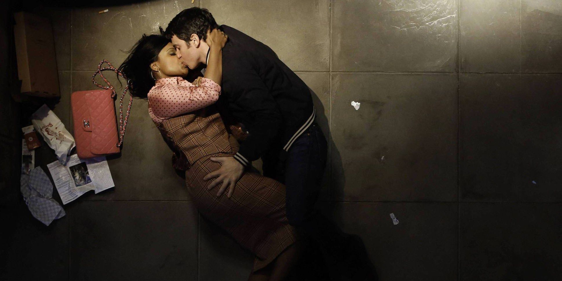 Mindy and Danny kissing in The Mindy Project