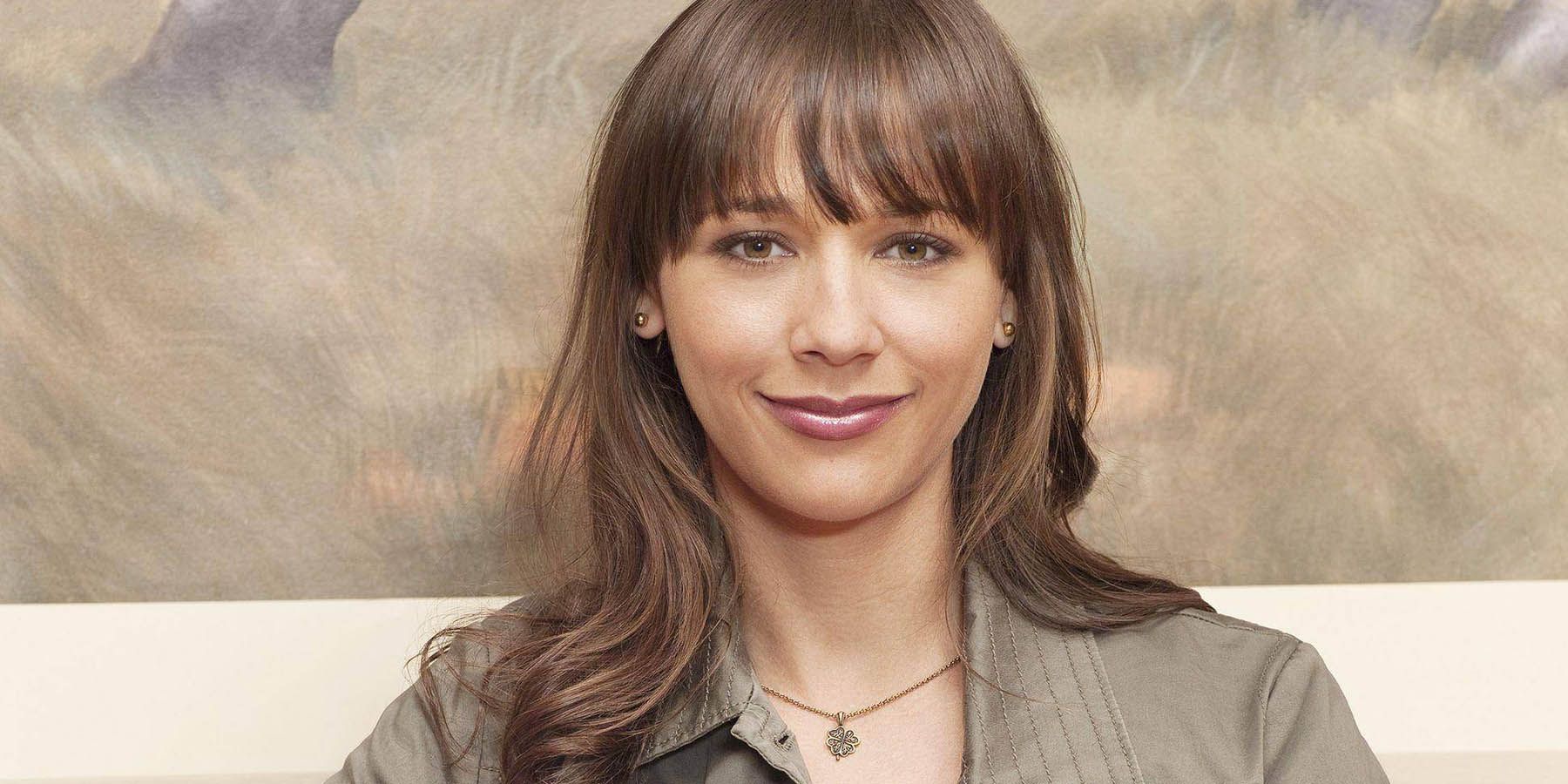Ann Perkins smiling for the camera in Parks and Recreation 