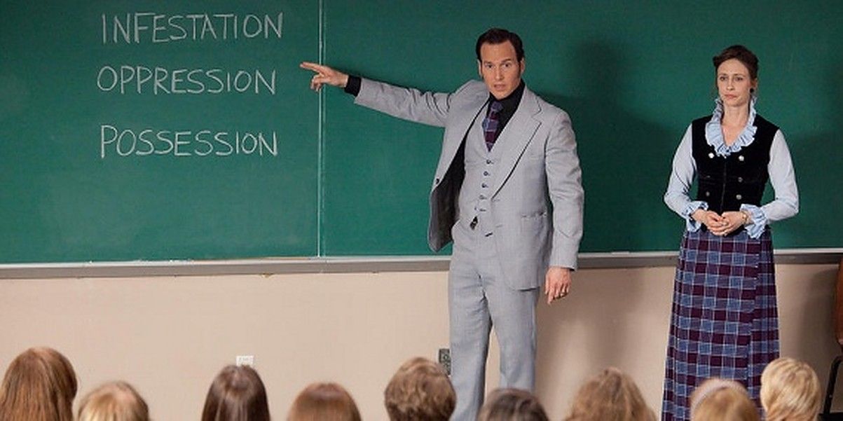 Ed (Patrick Wilson) and Lorraine (Vera Farmiga) standing at chalkboard in The Conjuring