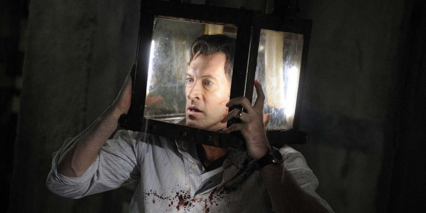 Peter Strahm with his head trapped in a box in Saw V