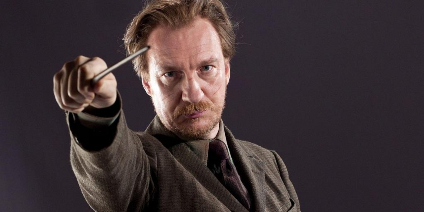Remus holds his wand up in Harry Potter