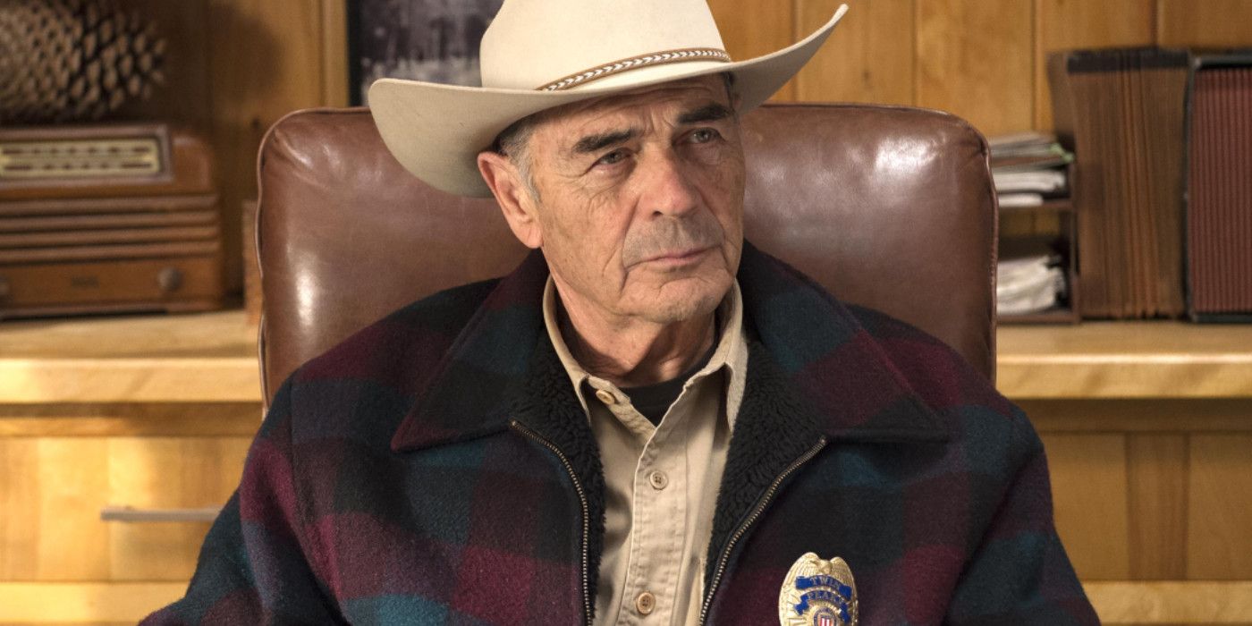 Robert Forster as Sheriff Frank Truman in Twin Peaks