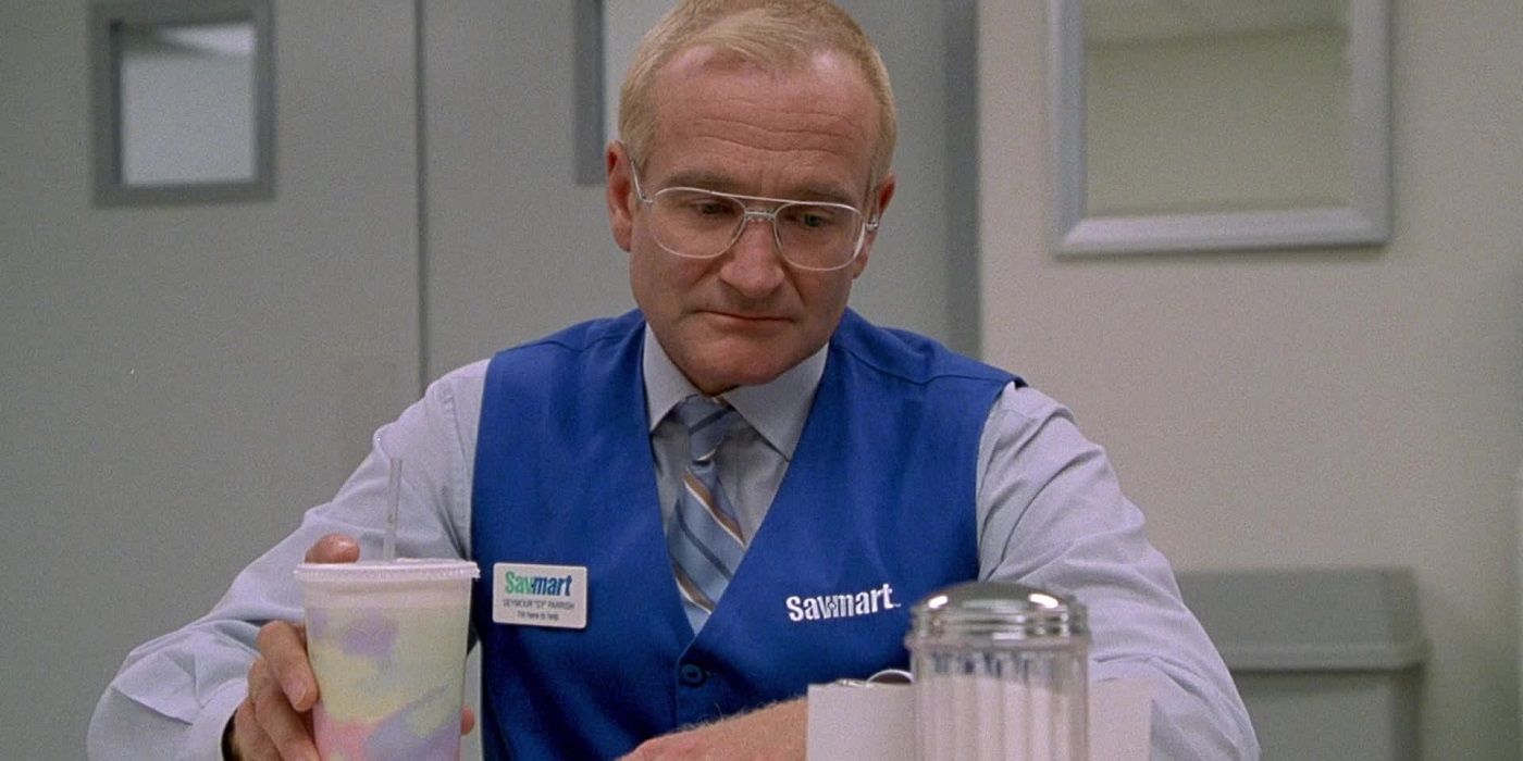Robin Williams sits in the break room in One Hour Photo
