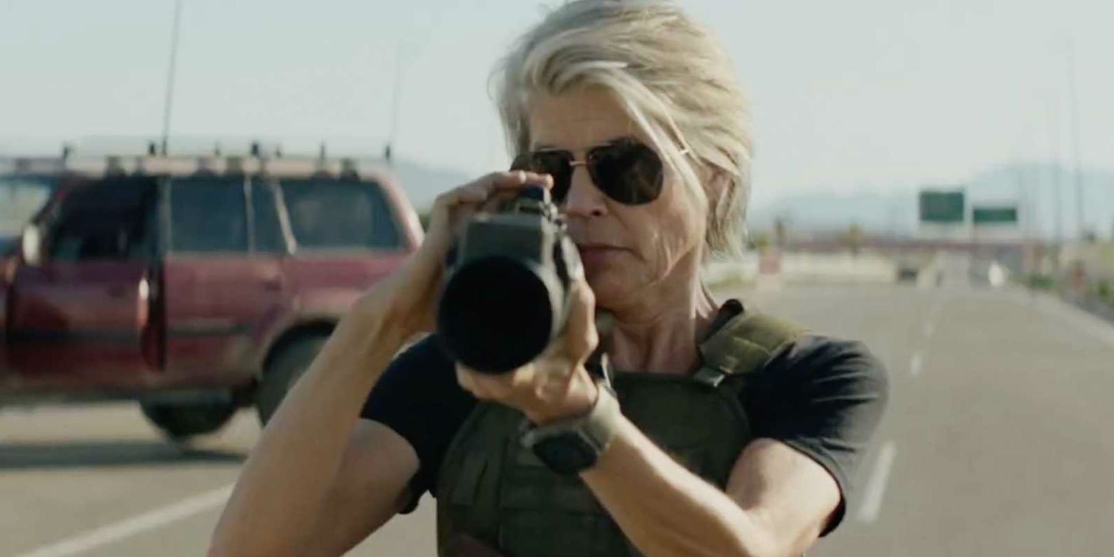 Sarah Connor shoots a rocket launcher in Termintor Dark Fate