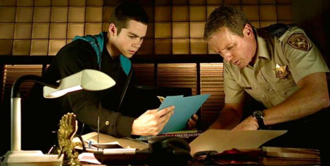 Stiles and his dad go through old police files in Teen Wolf