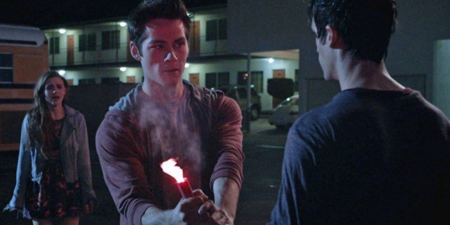 Stiles holds onto the flare to prevent Scott from using it in Teen wolf episode Motel California