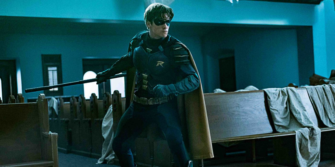 Dick Grayson fighting in his Robin costume in Titans