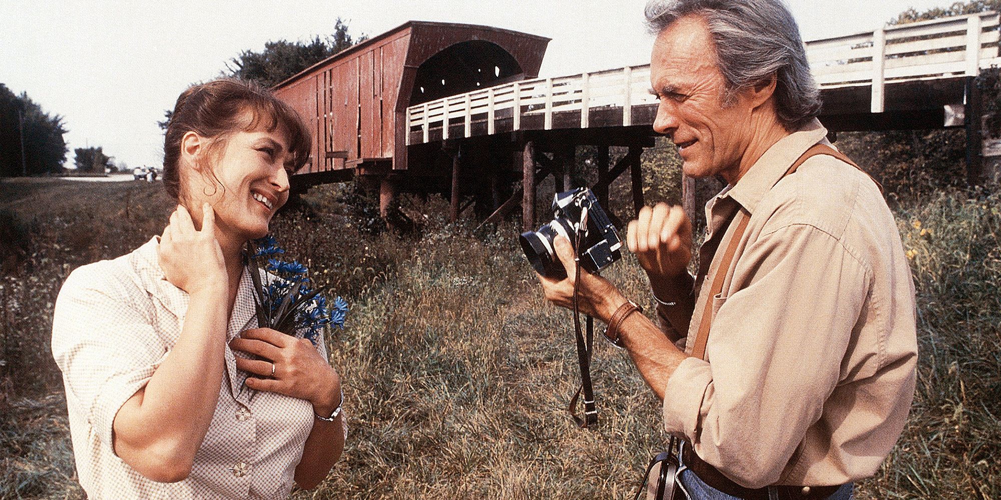 Clint Eastwood fotografiando a Meryl Streep en The Bridges of Madison County