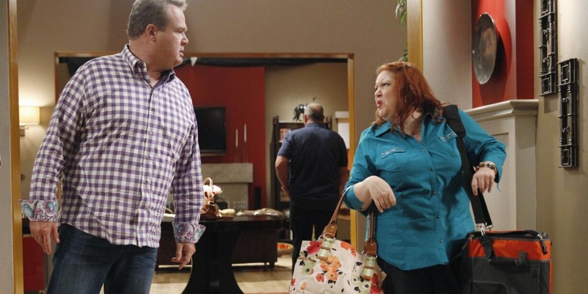 Cam and Pam stand off at Jay's house on Modern Family