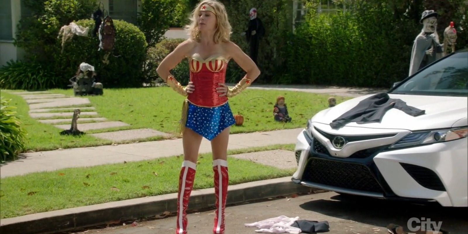 Claire in a costume on Halloween on Modern Family