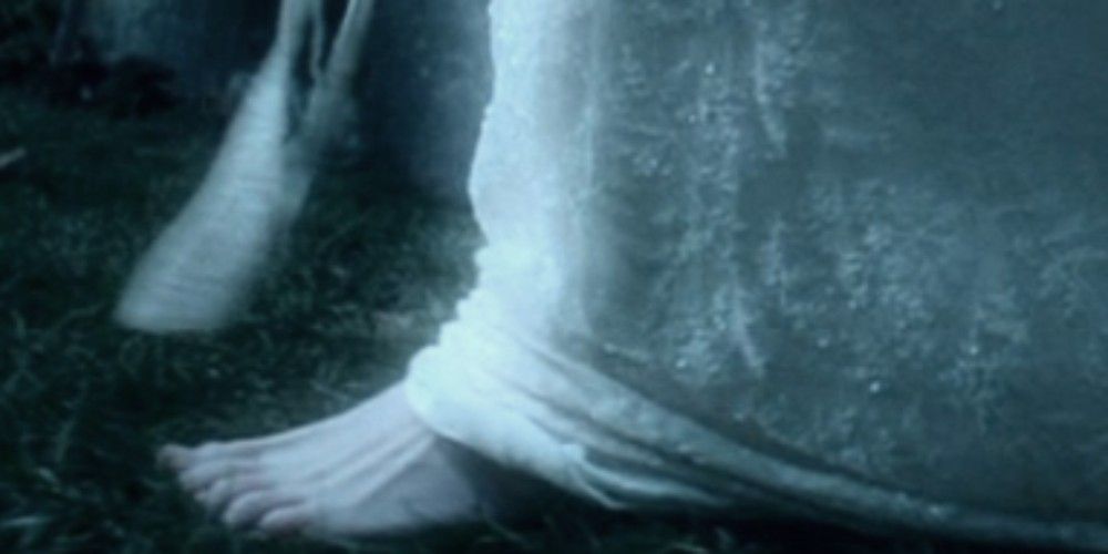 The Lord Of The Rings 10 Hidden Details About Galadriels Costume You Never Noticed 