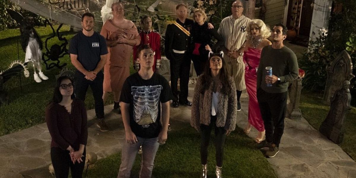 An image of the Dunphy-Pritchett-Tucker family standing outside in Modern Family