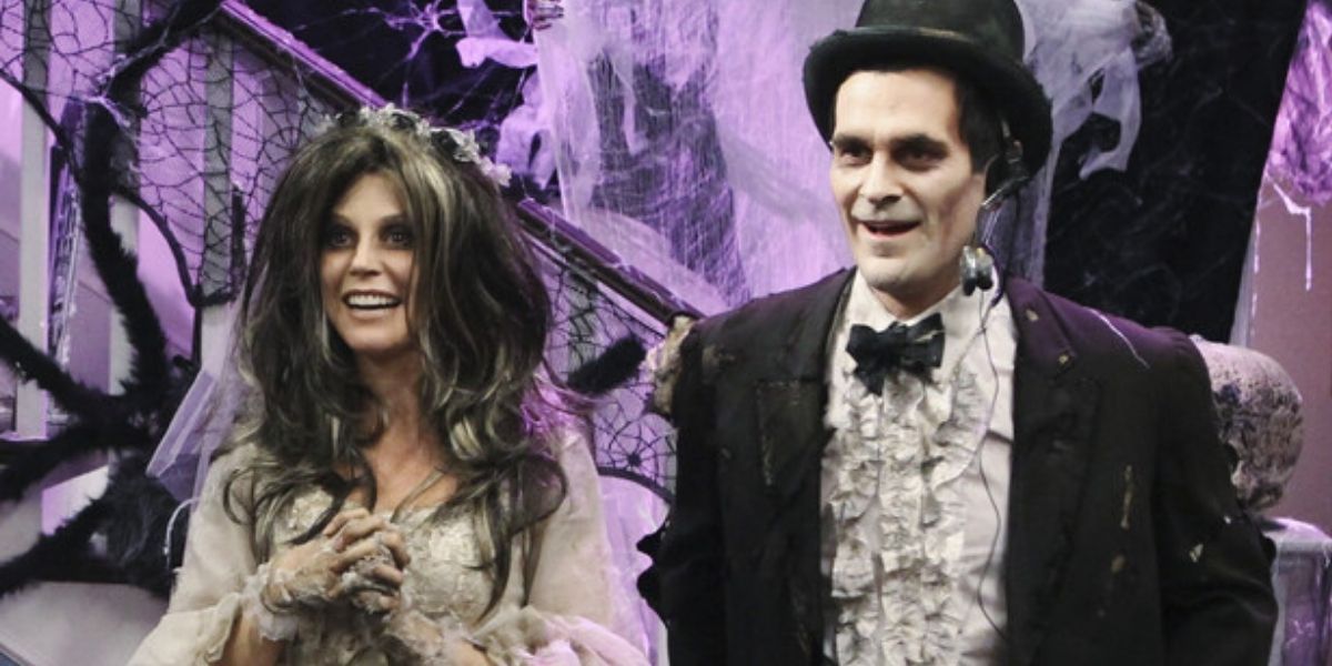 Claire and Phil dressed as skeletons in Modern Family