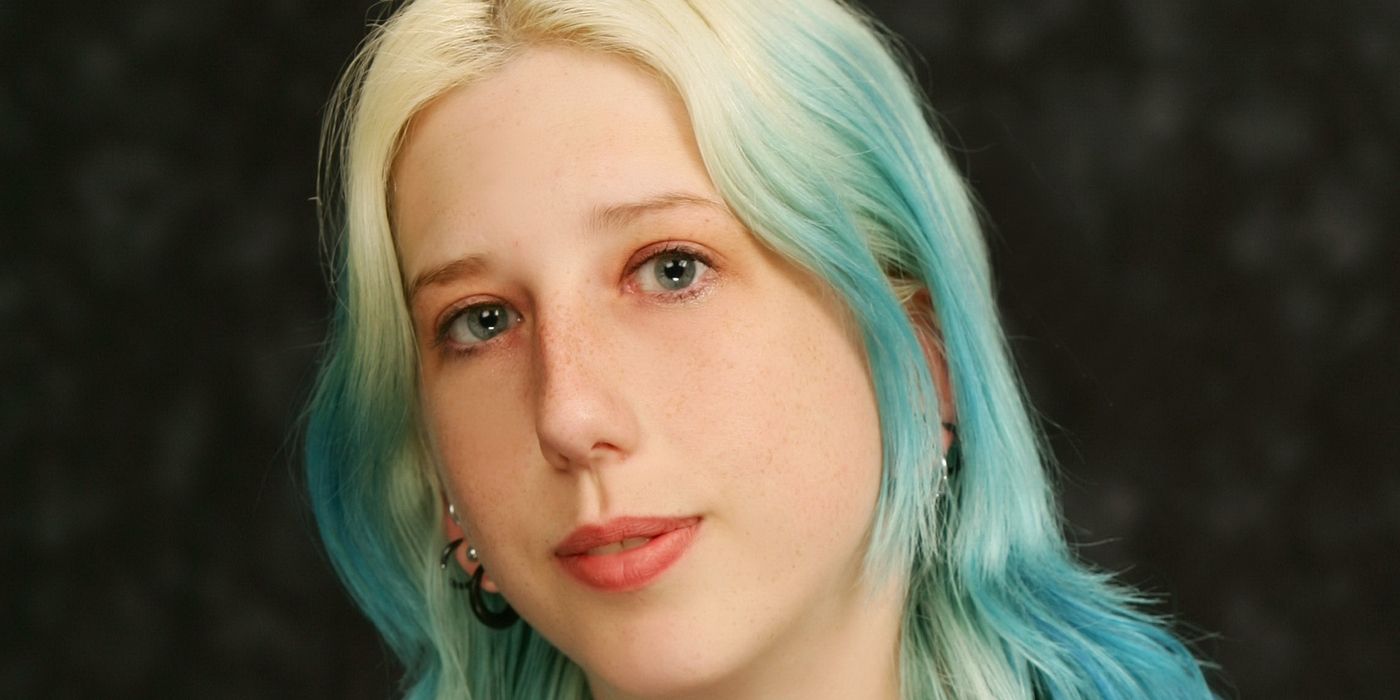 A headshot of Nakomis from Big Brother, with blonde and blue-dyed hair.
