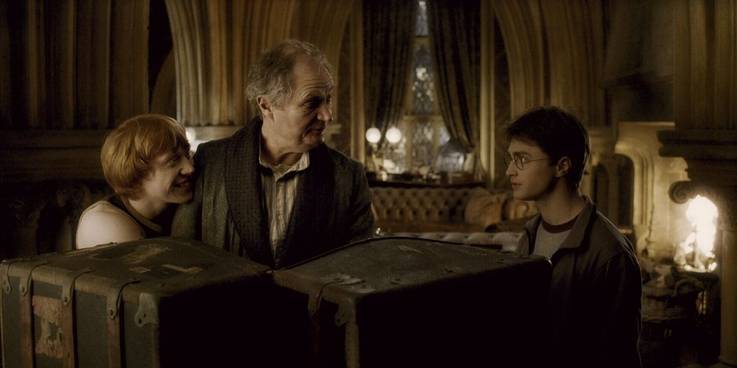 Harry Potter : 10 Scenes That Convinced Us That Ron and Harry Were True Soul Mates ! 8 1 Slughorn bystander ron poisoned 1.jpg?q=50&fit=crop&w=737&h=368&dpr=1