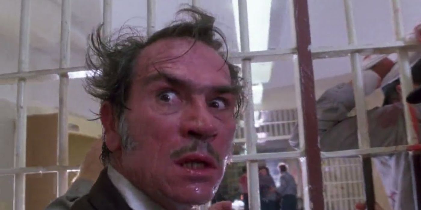 Tommy Lee Jones looking panicked in a prison in Natural Born Killers