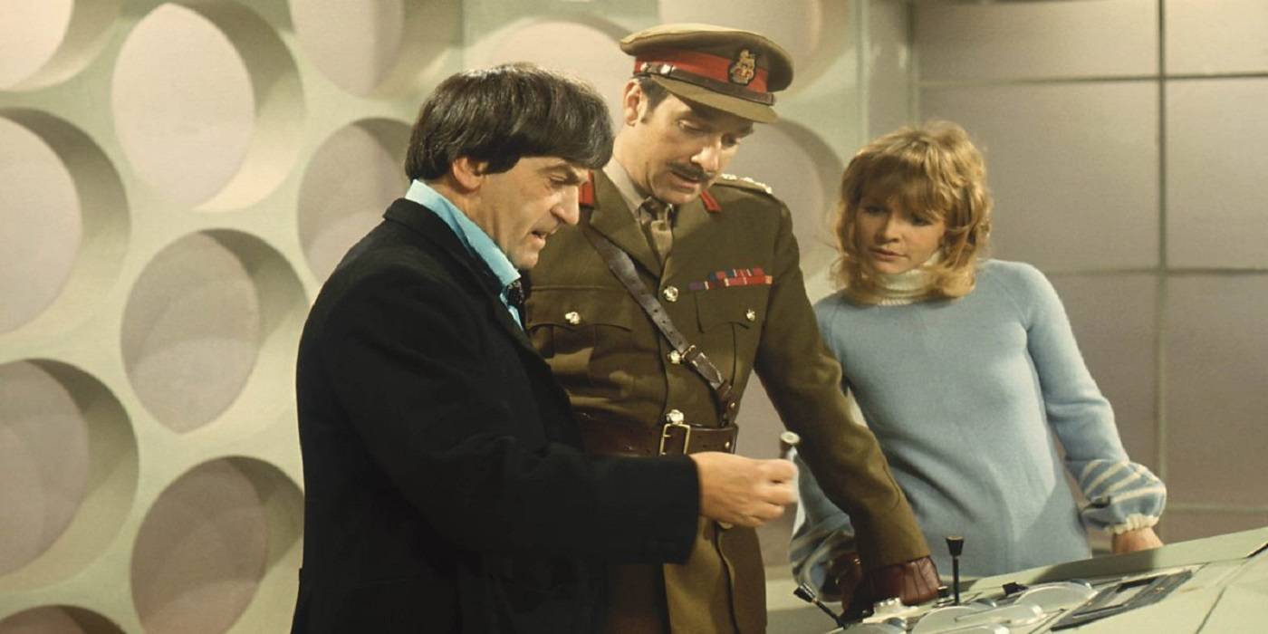 O Brigadeiro se junta ao Segundo Doutor e Jo Grant na TARDIS.