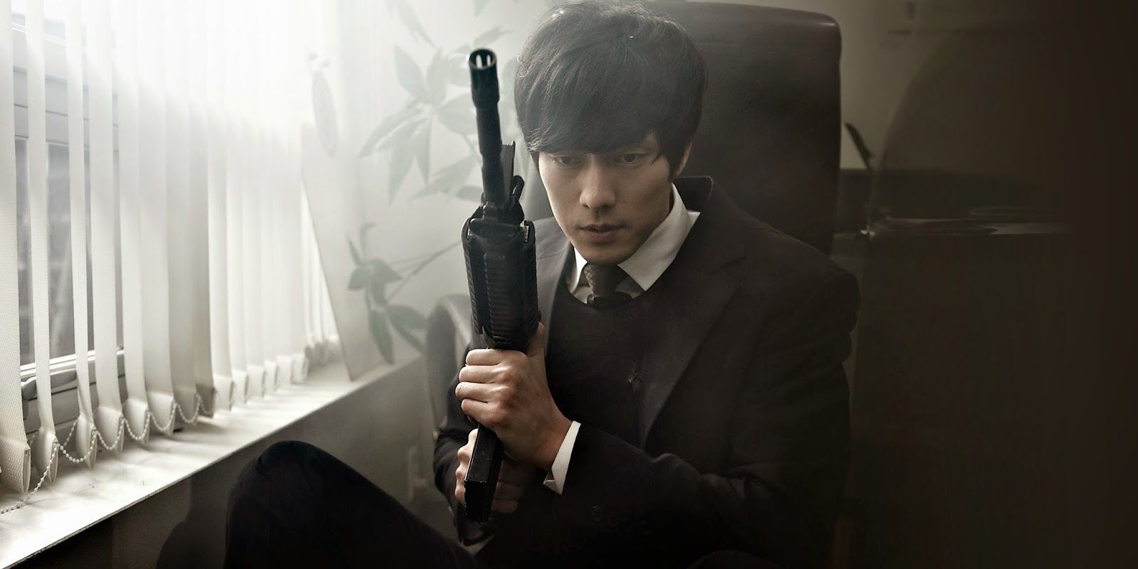 Ji Hyeong-do in the finale of A Company Man holding an assault rifle