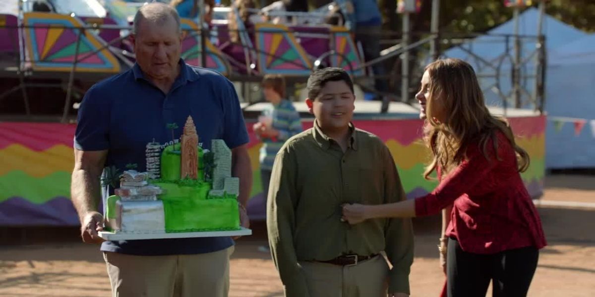 Jay, Glora, and Manny walking into a fair on Modern Family
