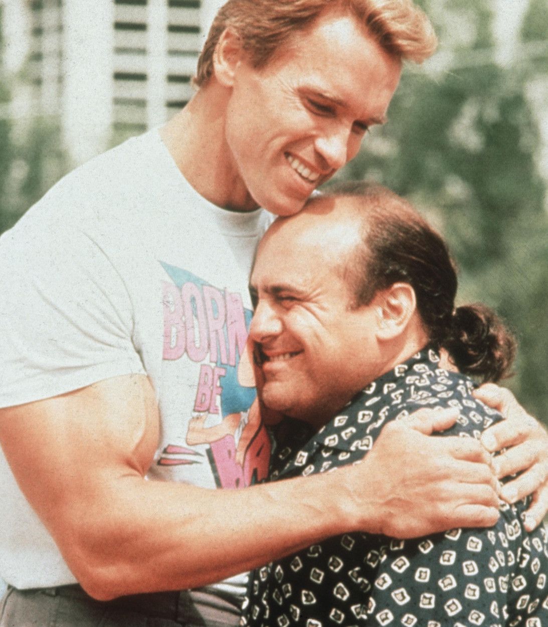 Arnold-Schwarzenegger-And-Danny-DeVito-In-Twins-TLDR-Vertical