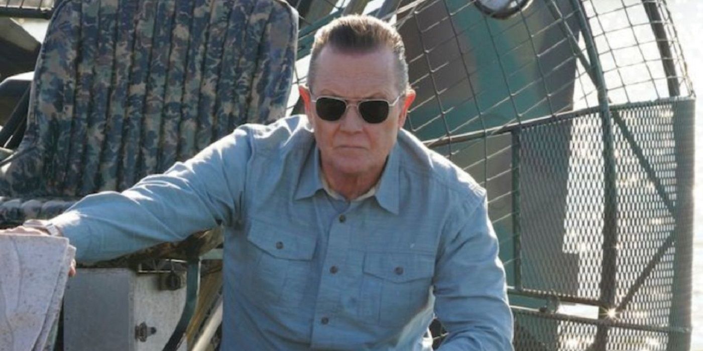 Cabe (Robert Patrick) is eyeing someone at Scorpion.