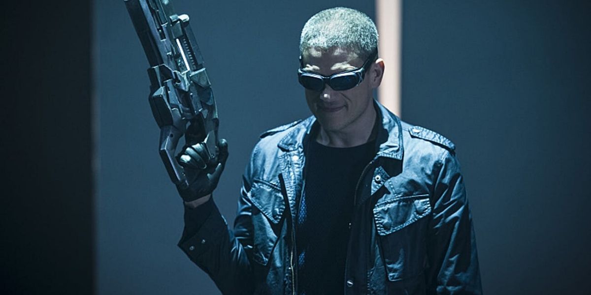 Captain Cold in his suit with the cold gun