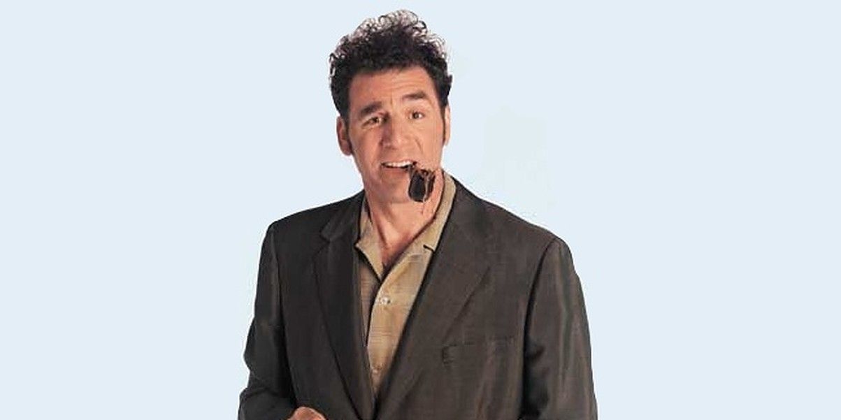 Kramer posando contra um fundo branco enquanto fumava cachimbo em Seinfeld