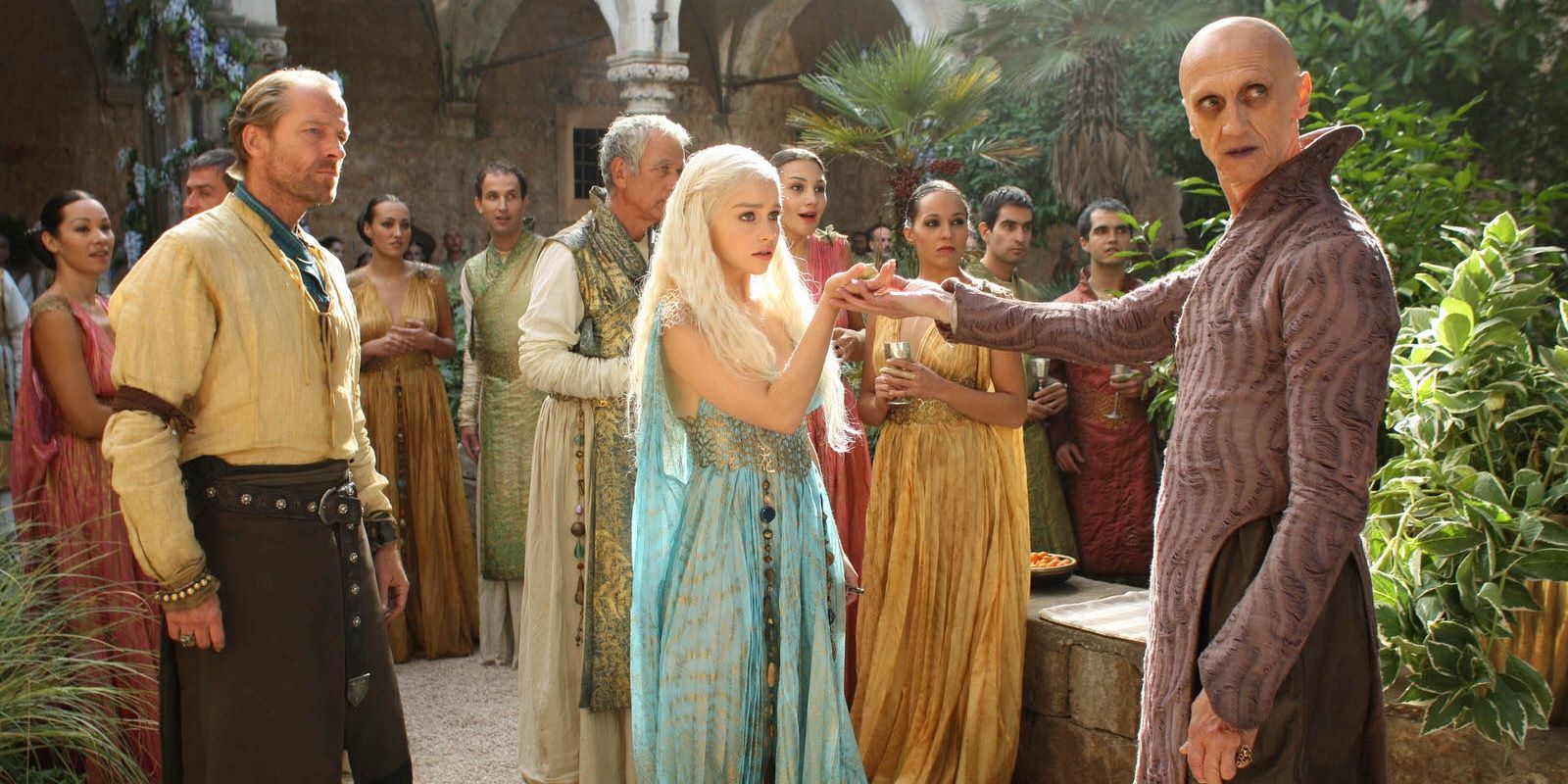 Daenerys Targaryen's Dark Blue Dress and Hair - wide 10