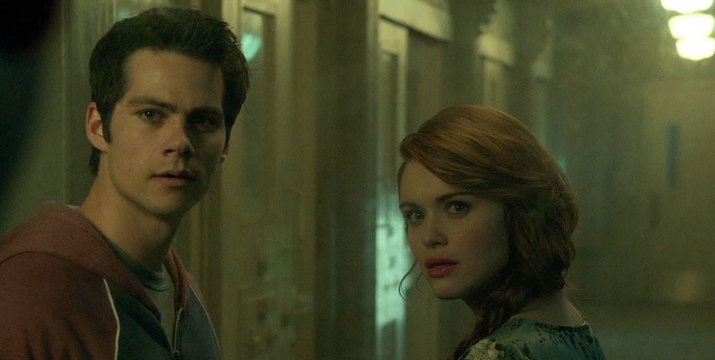 Stiles and Lydia in the hall at Eichen House in Teen Wolf.